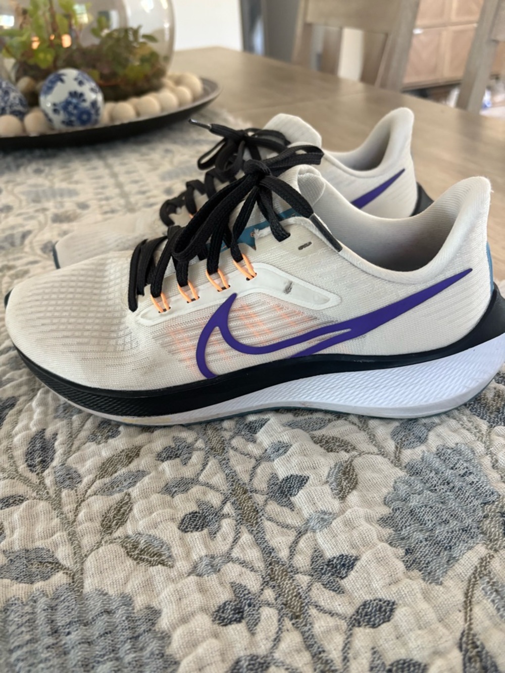 Nike White Running Shoes with Purple Swoosh and Black Accents